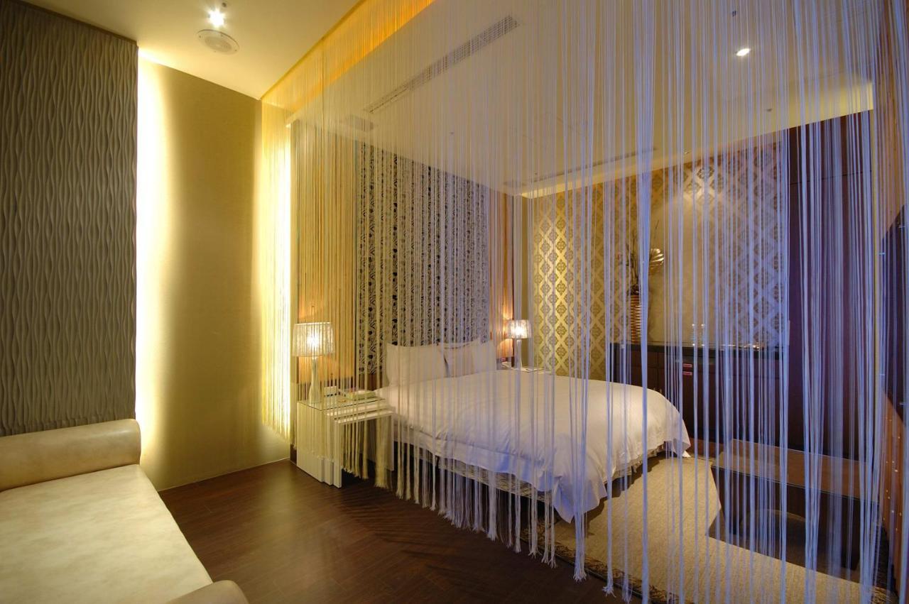 Dubai Motel Yilan Luaran gambar