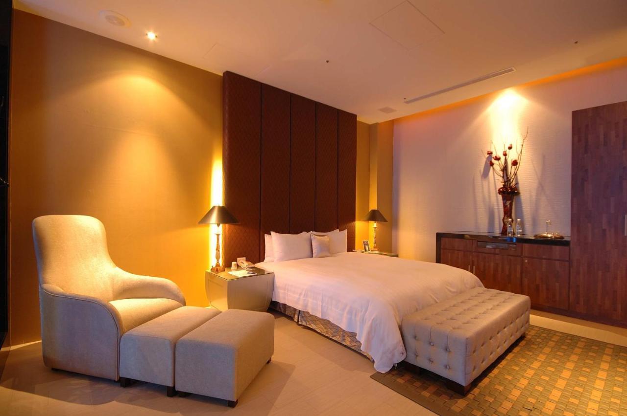 Dubai Motel Yilan Luaran gambar