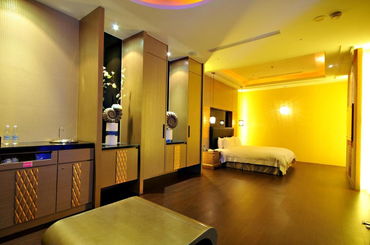 Dubai Motel Yilan Luaran gambar