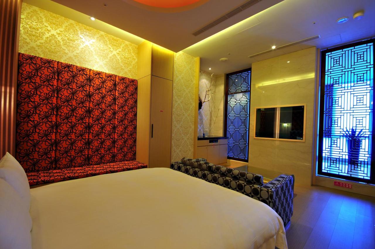 Dubai Motel Yilan Luaran gambar
