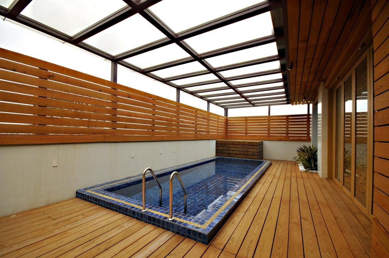 Dubai Motel Yilan Luaran gambar