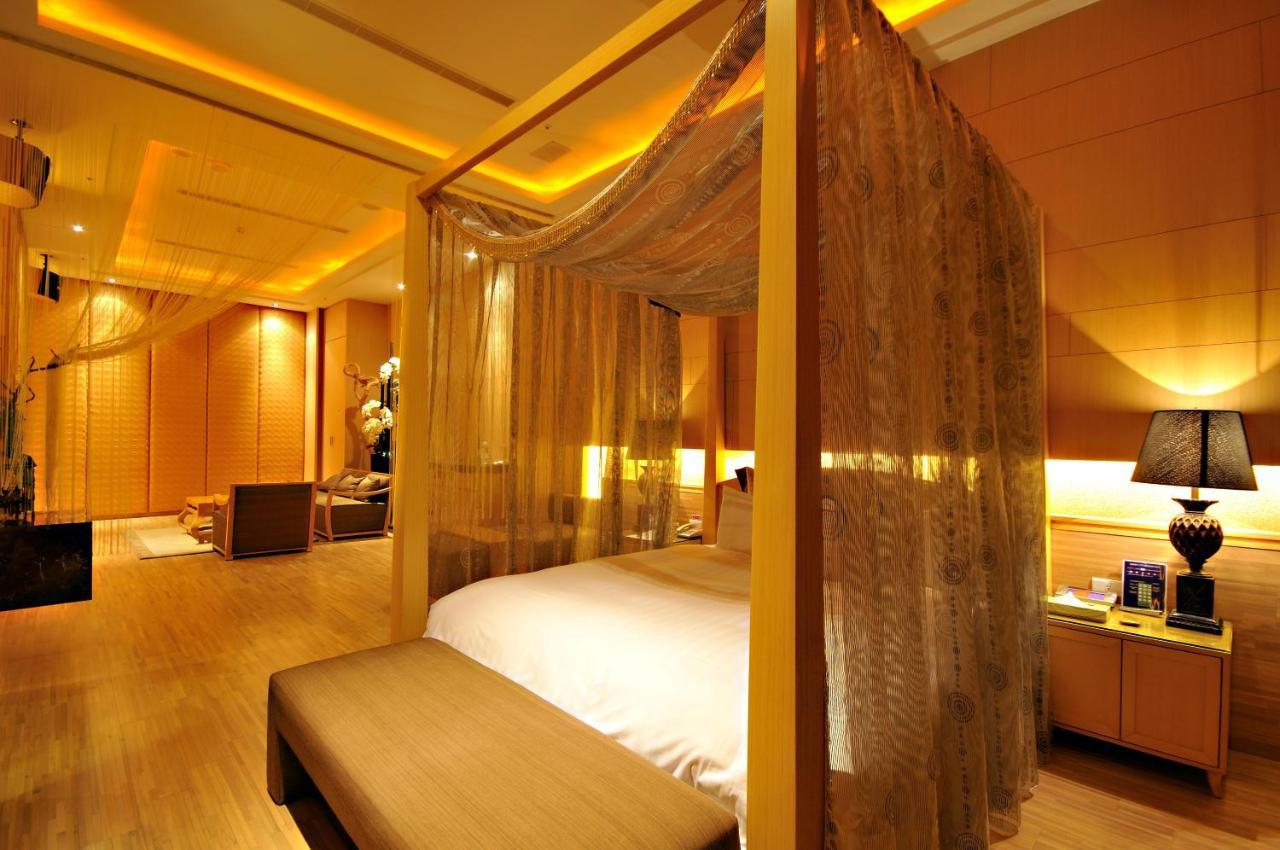 Dubai Motel Yilan Luaran gambar