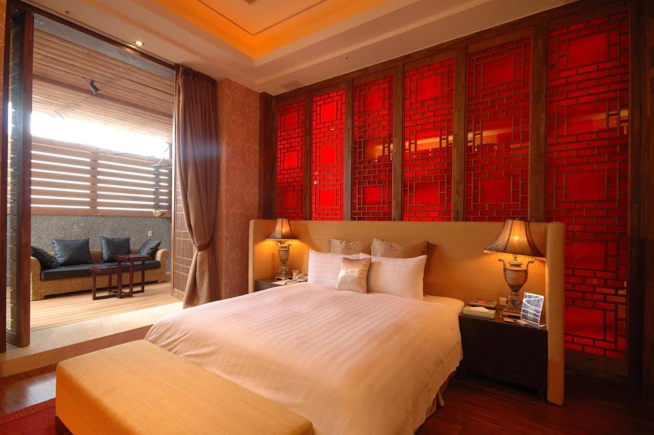 Dubai Motel Yilan Luaran gambar