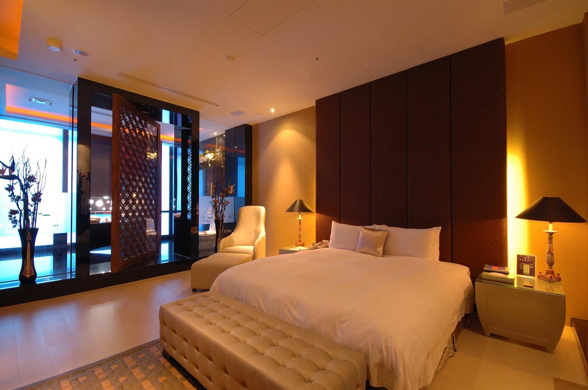 Dubai Motel Yilan Luaran gambar