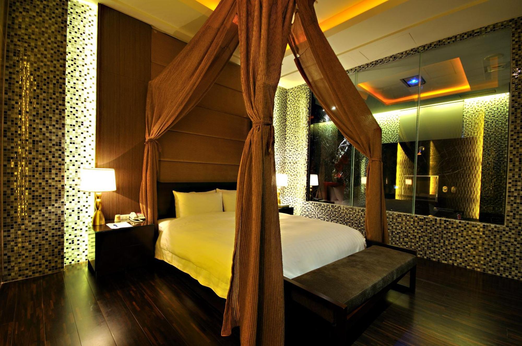 Dubai Motel Yilan Luaran gambar
