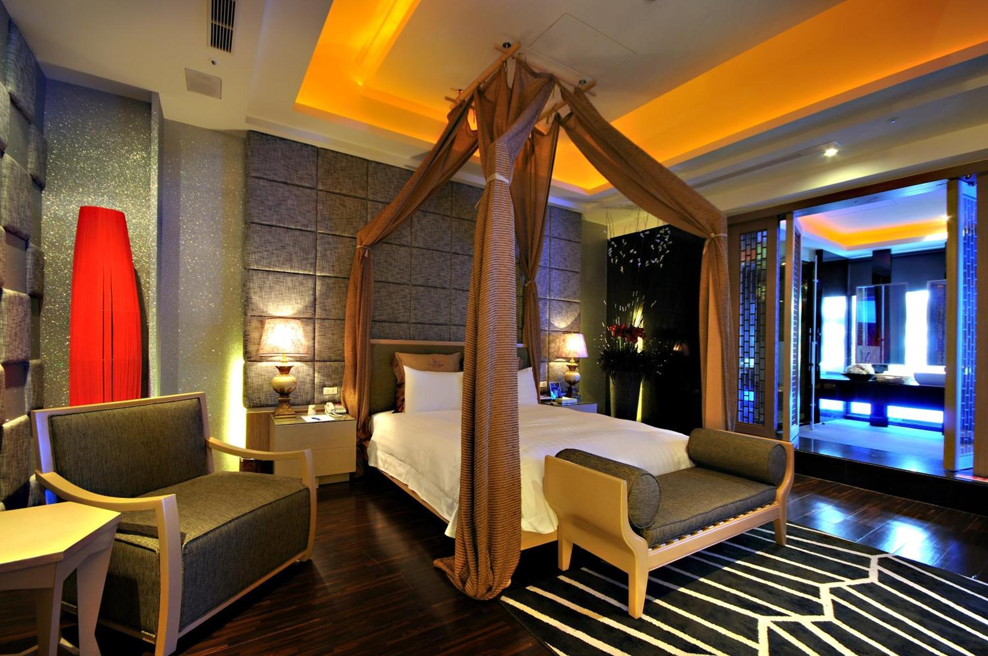 Dubai Motel Yilan Luaran gambar