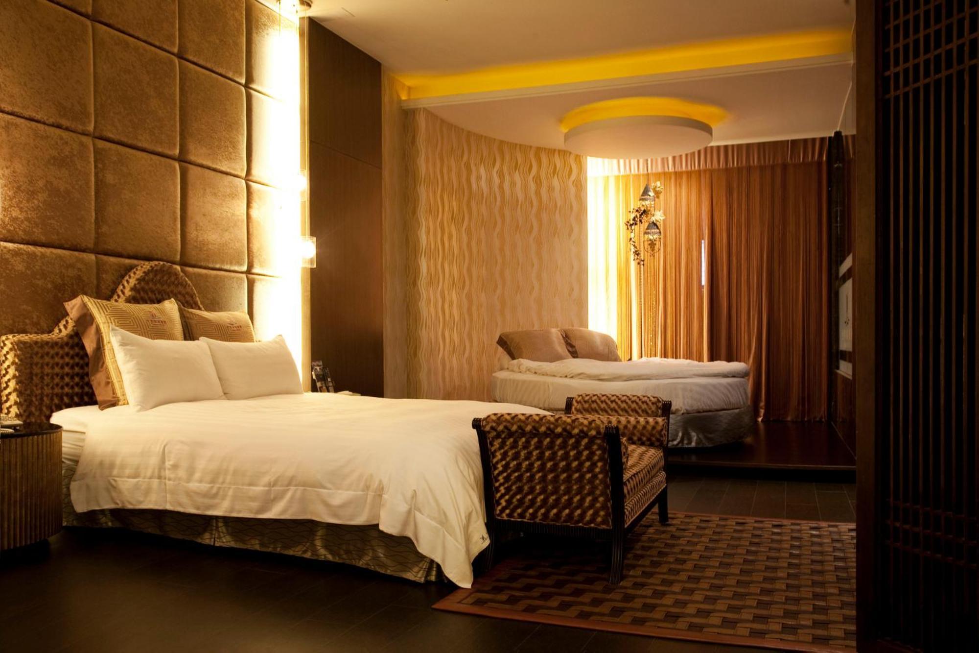 Dubai Motel Yilan Luaran gambar