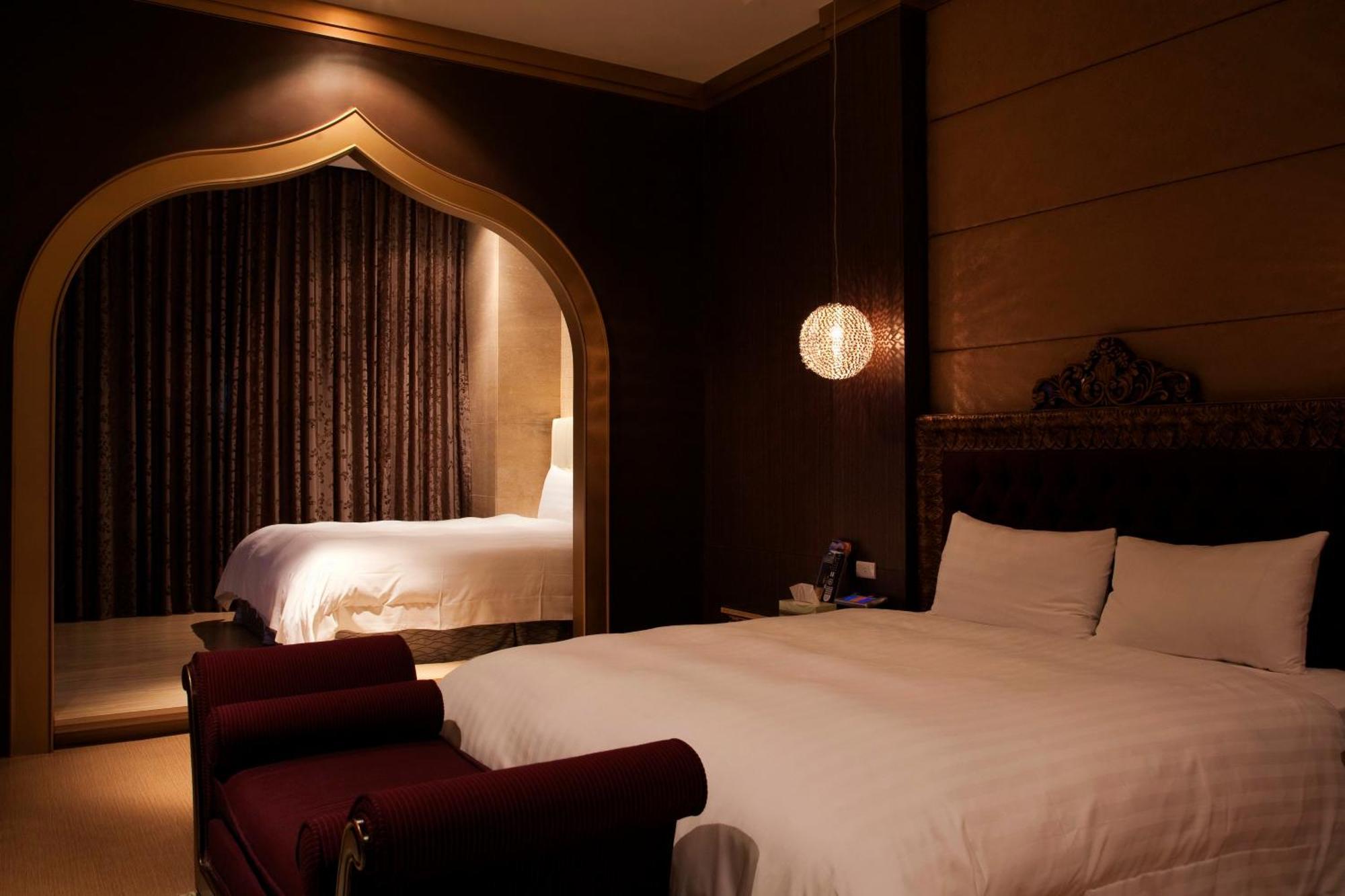 Dubai Motel Yilan Luaran gambar