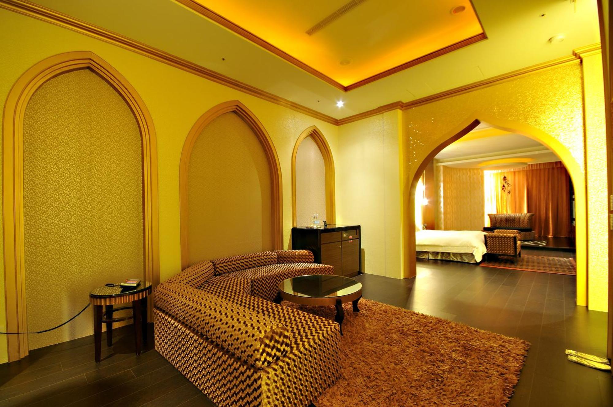 Dubai Motel Yilan Luaran gambar