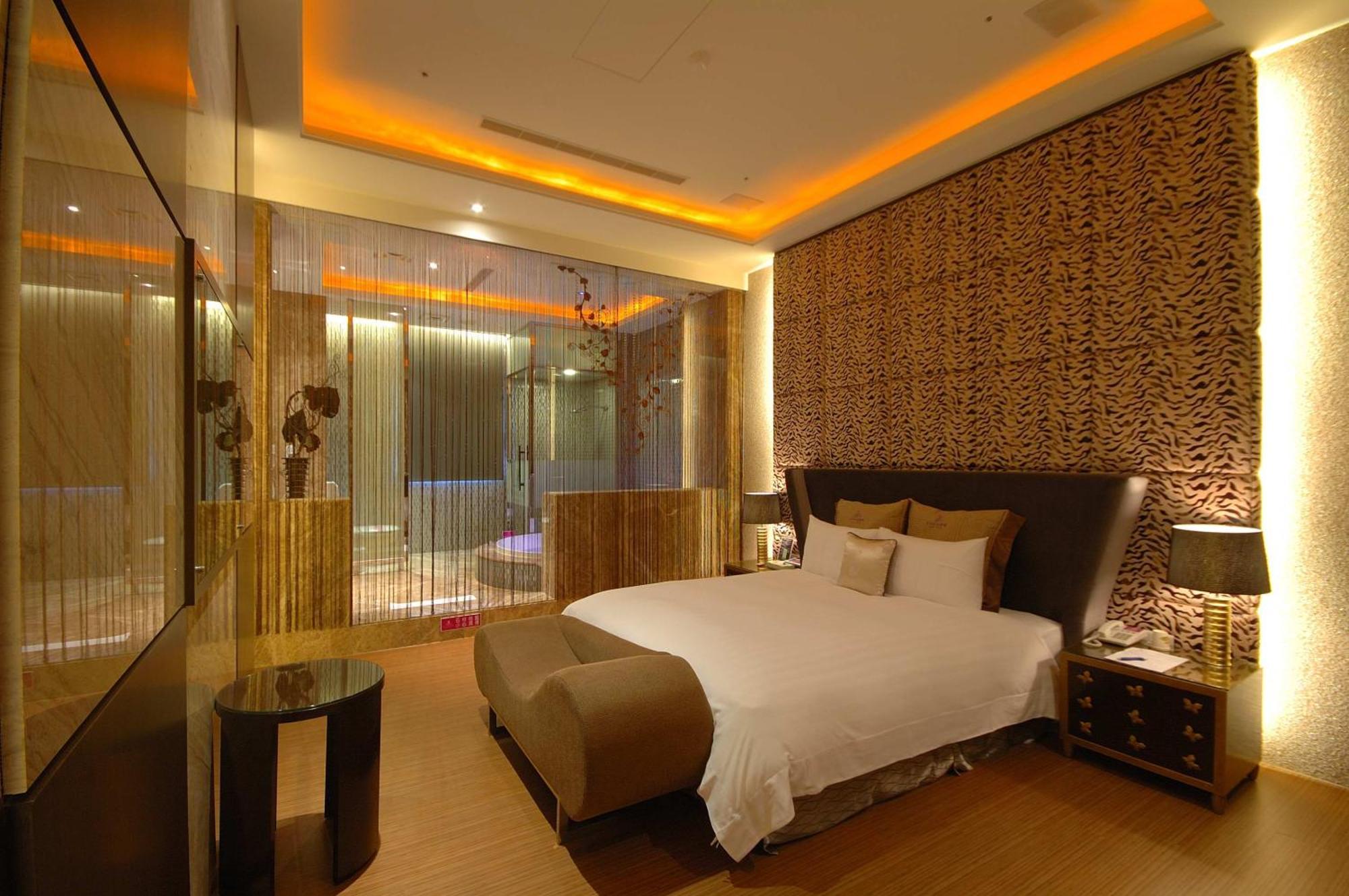 Dubai Motel Yilan Luaran gambar