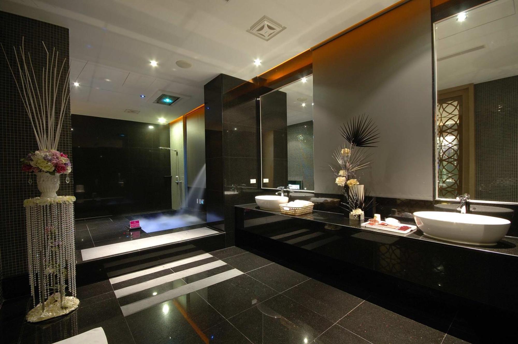 Dubai Motel Yilan Luaran gambar