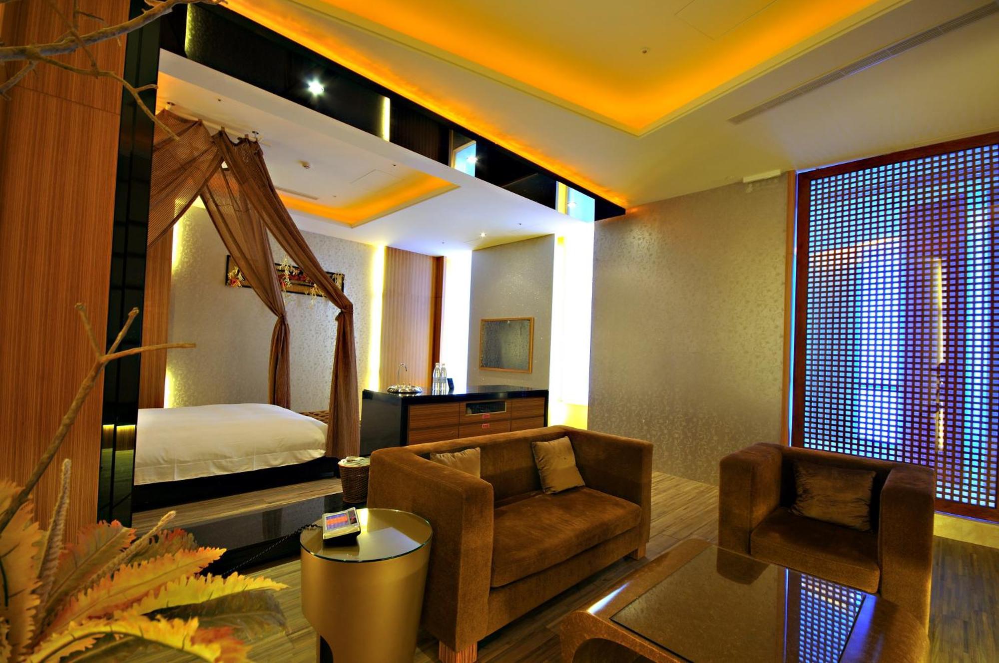 Dubai Motel Yilan Luaran gambar
