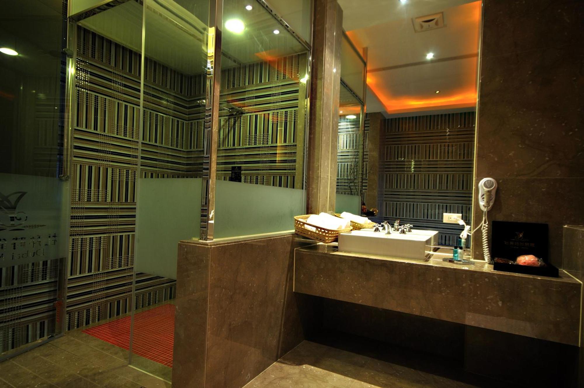 Dubai Motel Yilan Luaran gambar