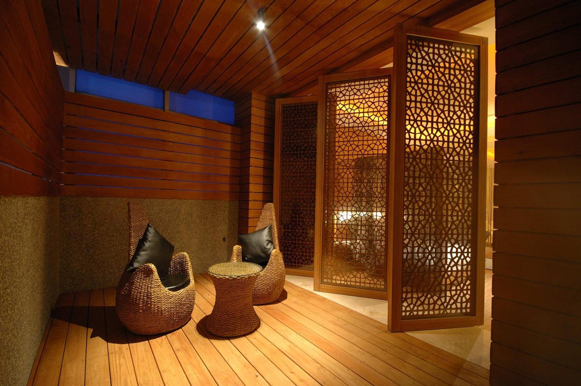 Dubai Motel Yilan Luaran gambar