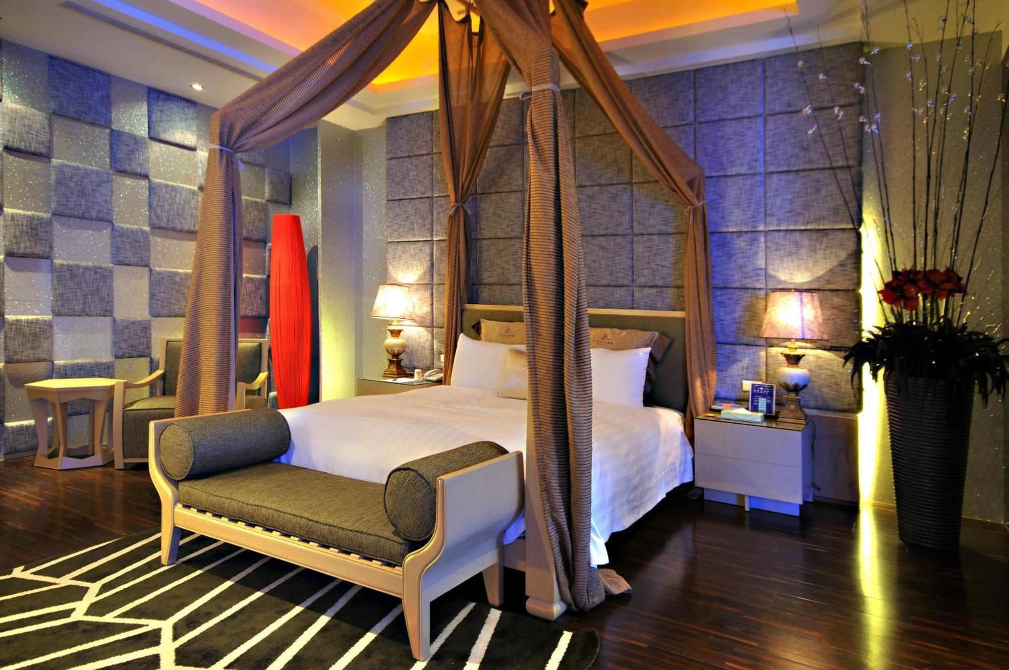 Dubai Motel Yilan Luaran gambar