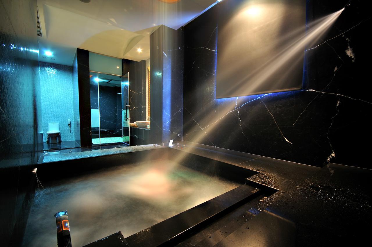 Dubai Motel Yilan Luaran gambar