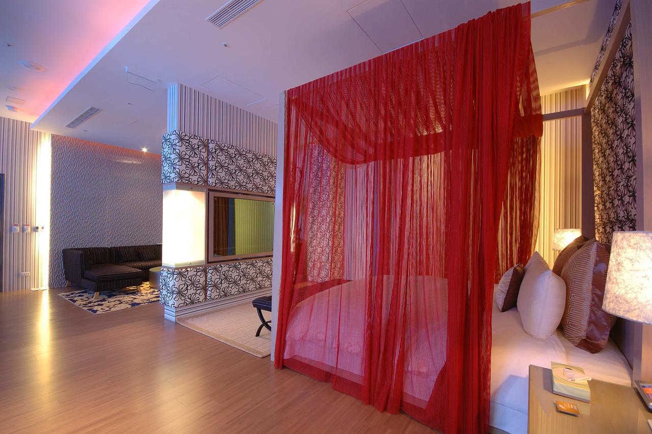 Dubai Motel Yilan Luaran gambar