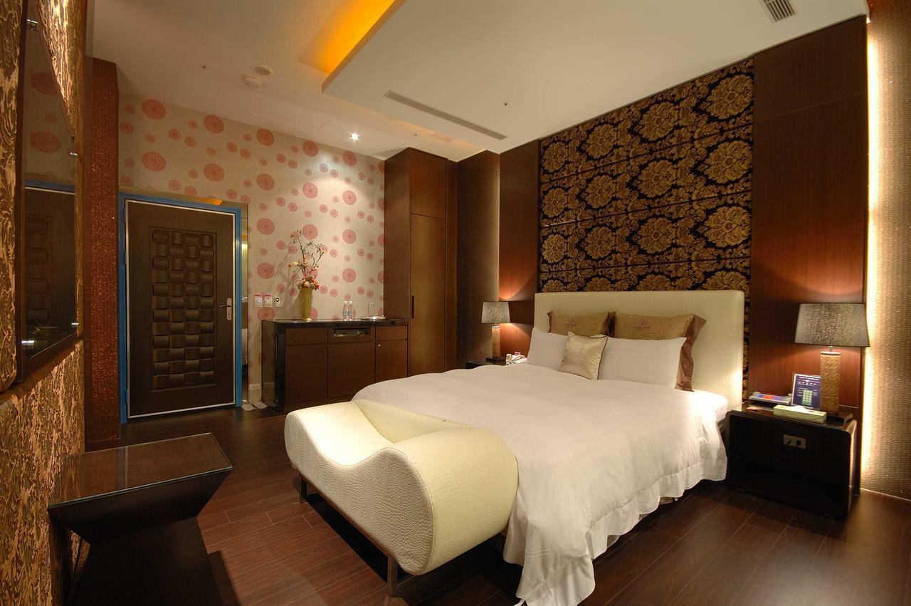 Dubai Motel Yilan Luaran gambar