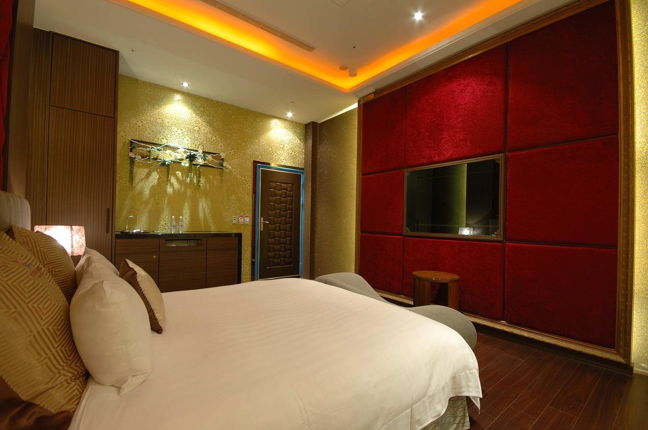 Dubai Motel Yilan Luaran gambar