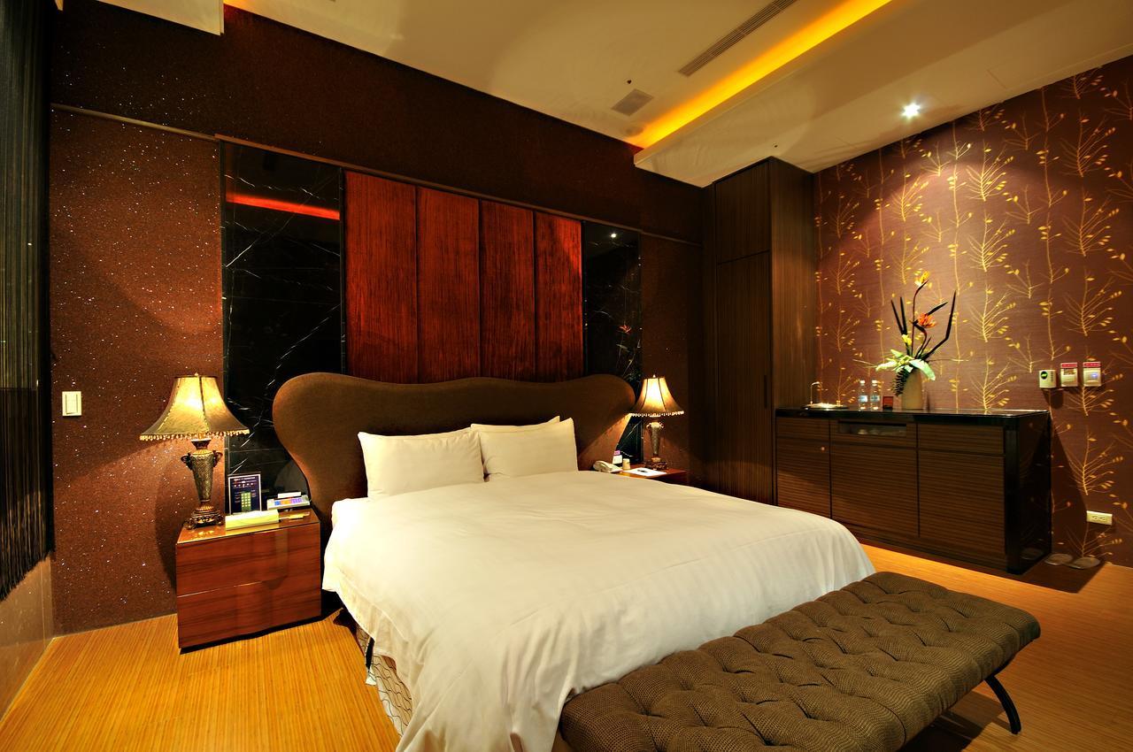 Dubai Motel Yilan Luaran gambar