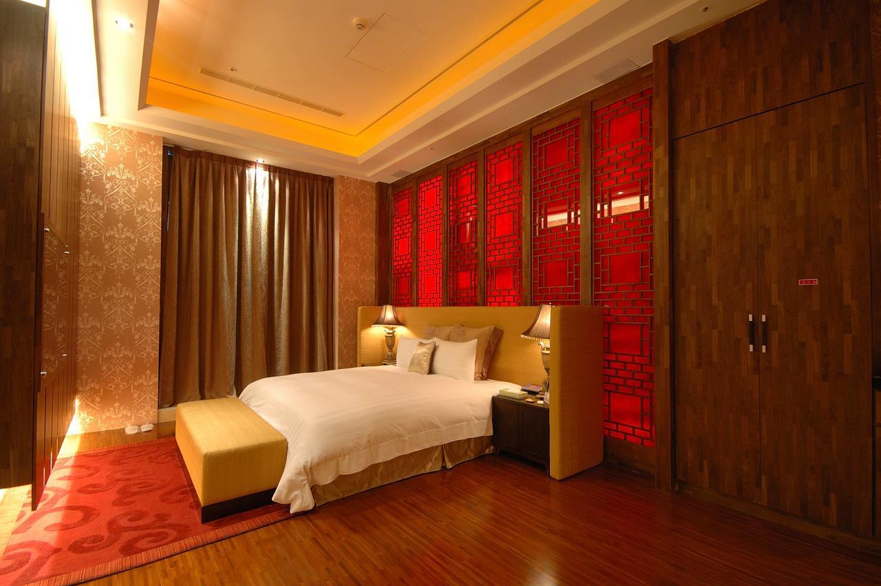 Dubai Motel Yilan Luaran gambar