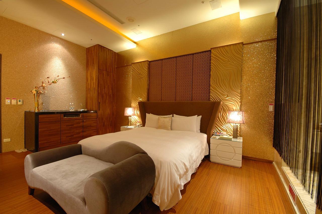 Dubai Motel Yilan Luaran gambar