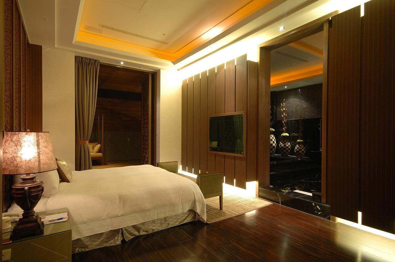 Dubai Motel Yilan Luaran gambar