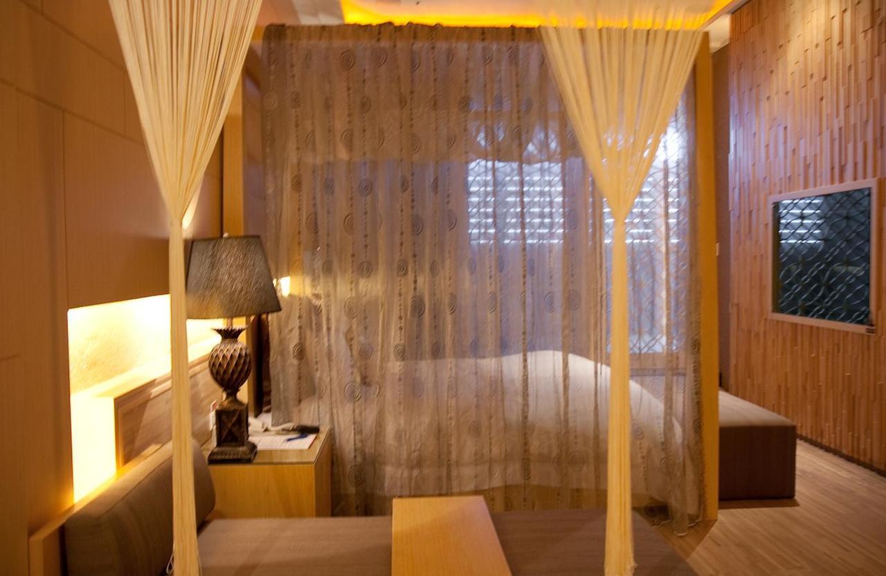 Dubai Motel Yilan Luaran gambar