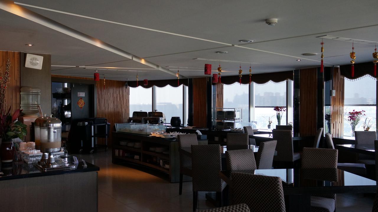 Dubai Motel Yilan Luaran gambar
