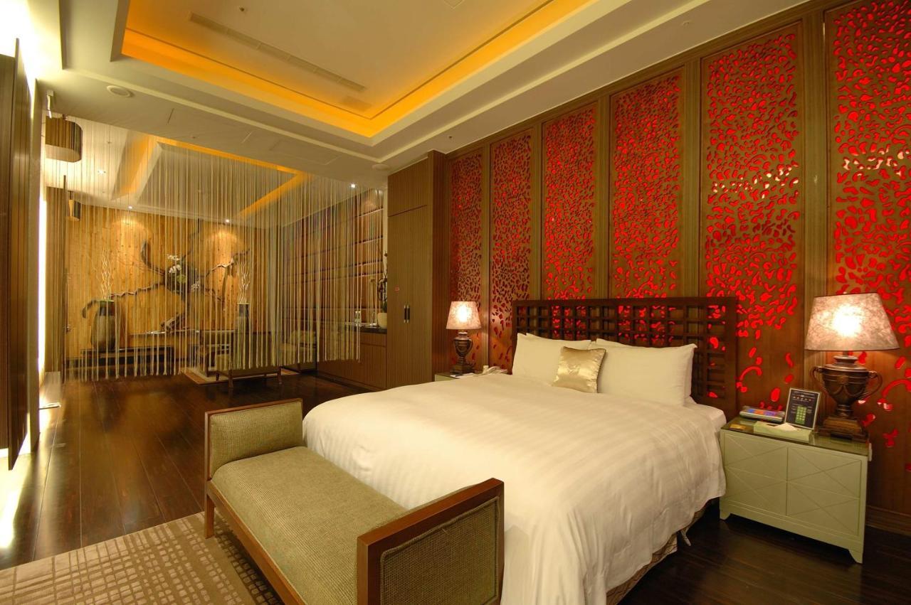 Dubai Motel Yilan Luaran gambar