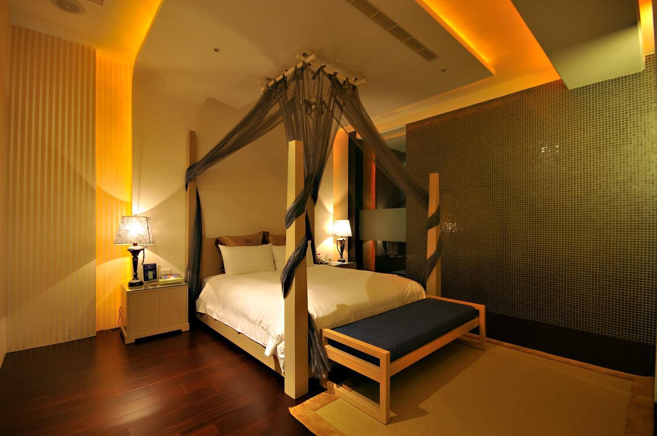 Dubai Motel Yilan Luaran gambar