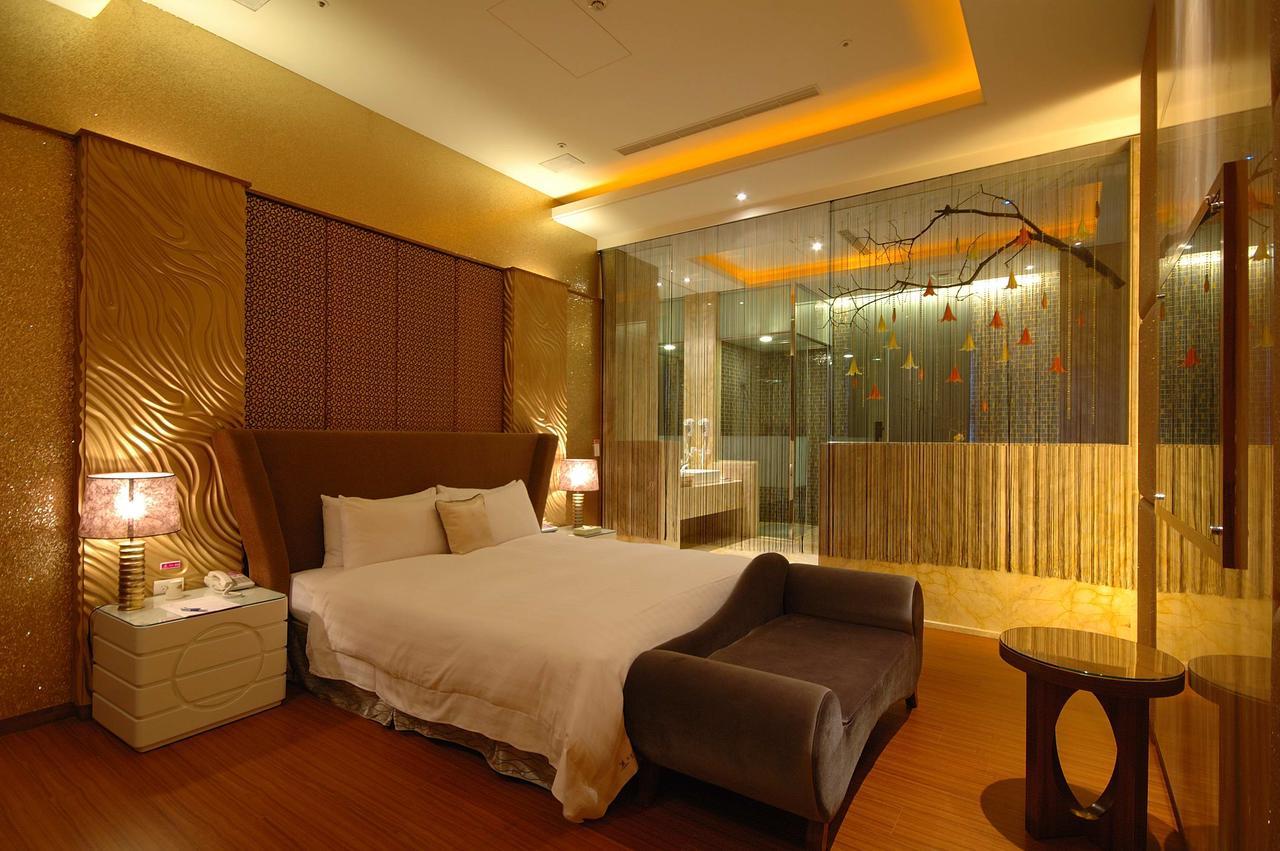Dubai Motel Yilan Luaran gambar