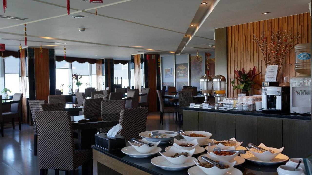 Dubai Motel Yilan Luaran gambar