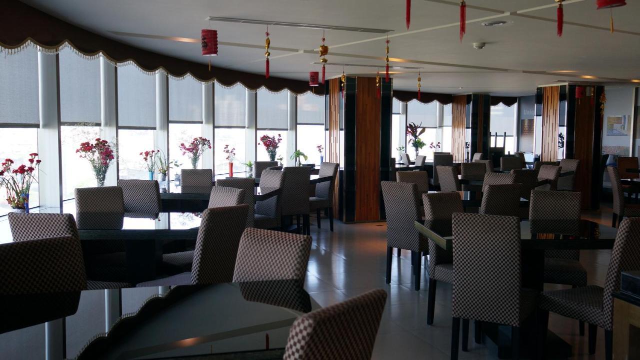 Dubai Motel Yilan Luaran gambar