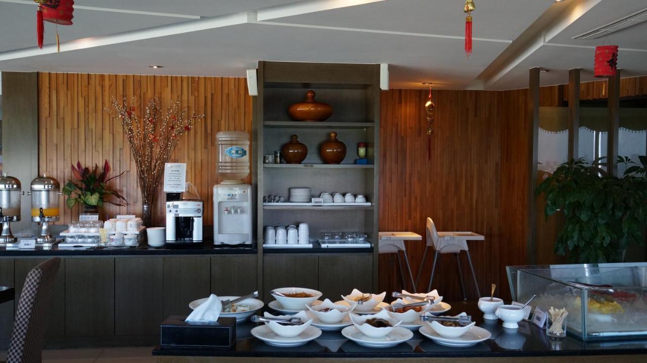 Dubai Motel Yilan Luaran gambar